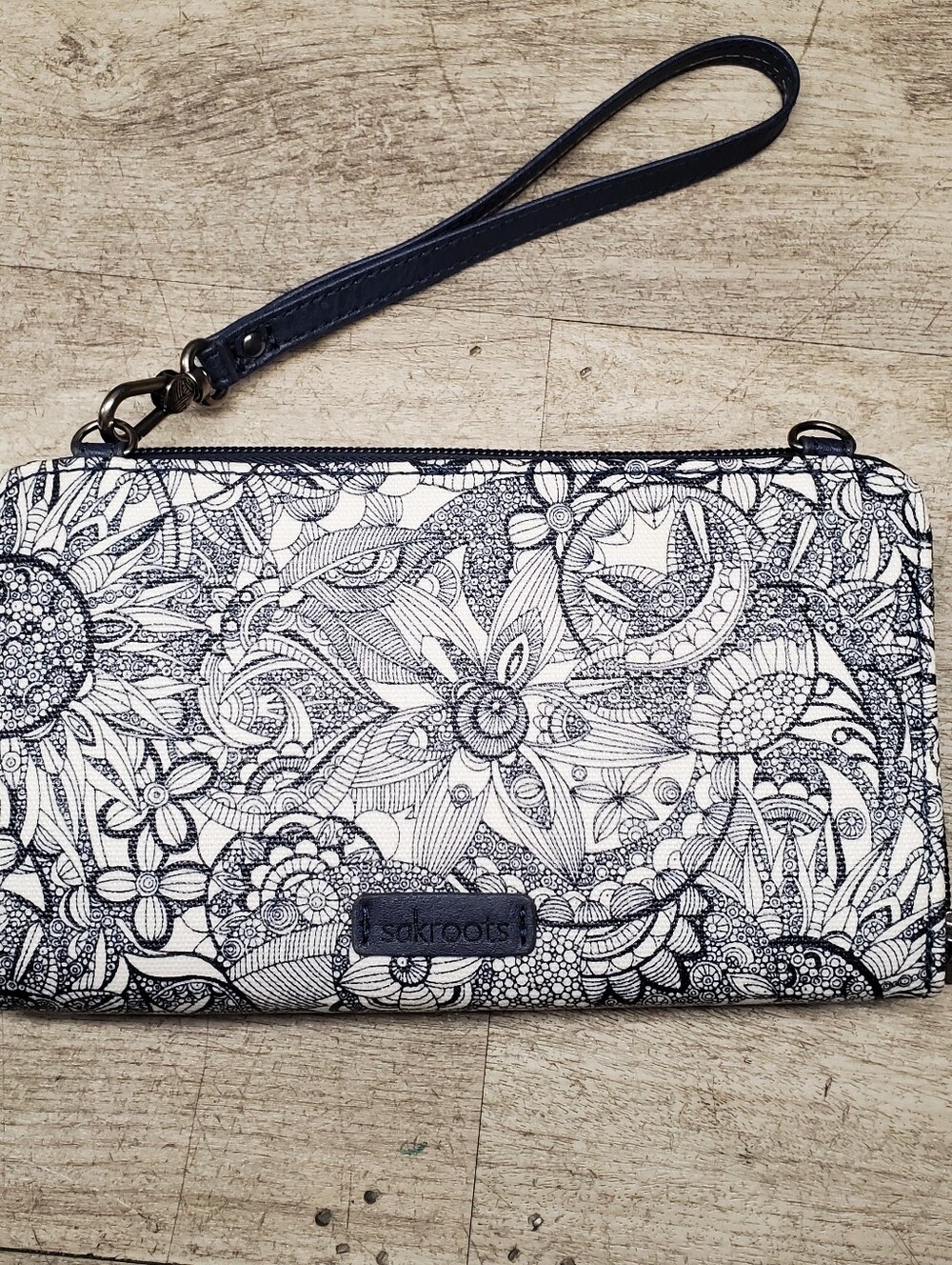 Sakroots large smartphone wallet/wristlet